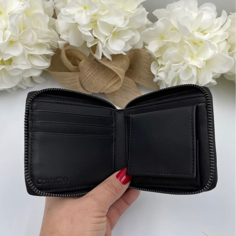 🥳SOLD🥳 NWT Calvin Klein small zippy wallet - Picture 2 of 7